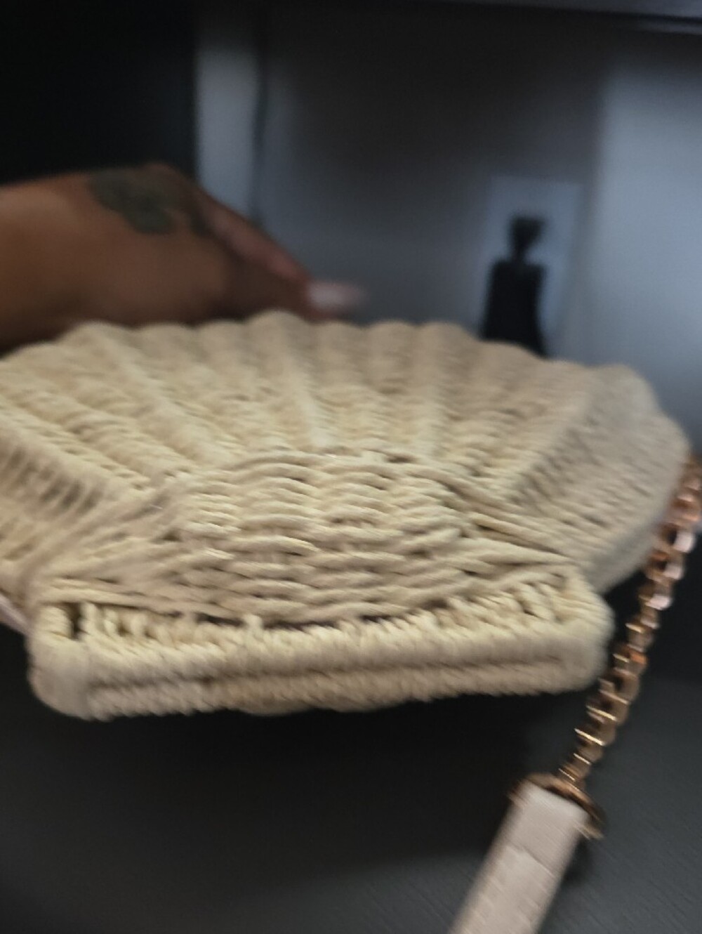 LC Lauren Conrad Beige Woven Shell Crossbody with Chain Strap - Picture 7 of 9